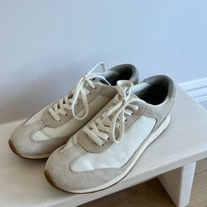 Neutral-toned Everlane runners in Track style, size 7.5